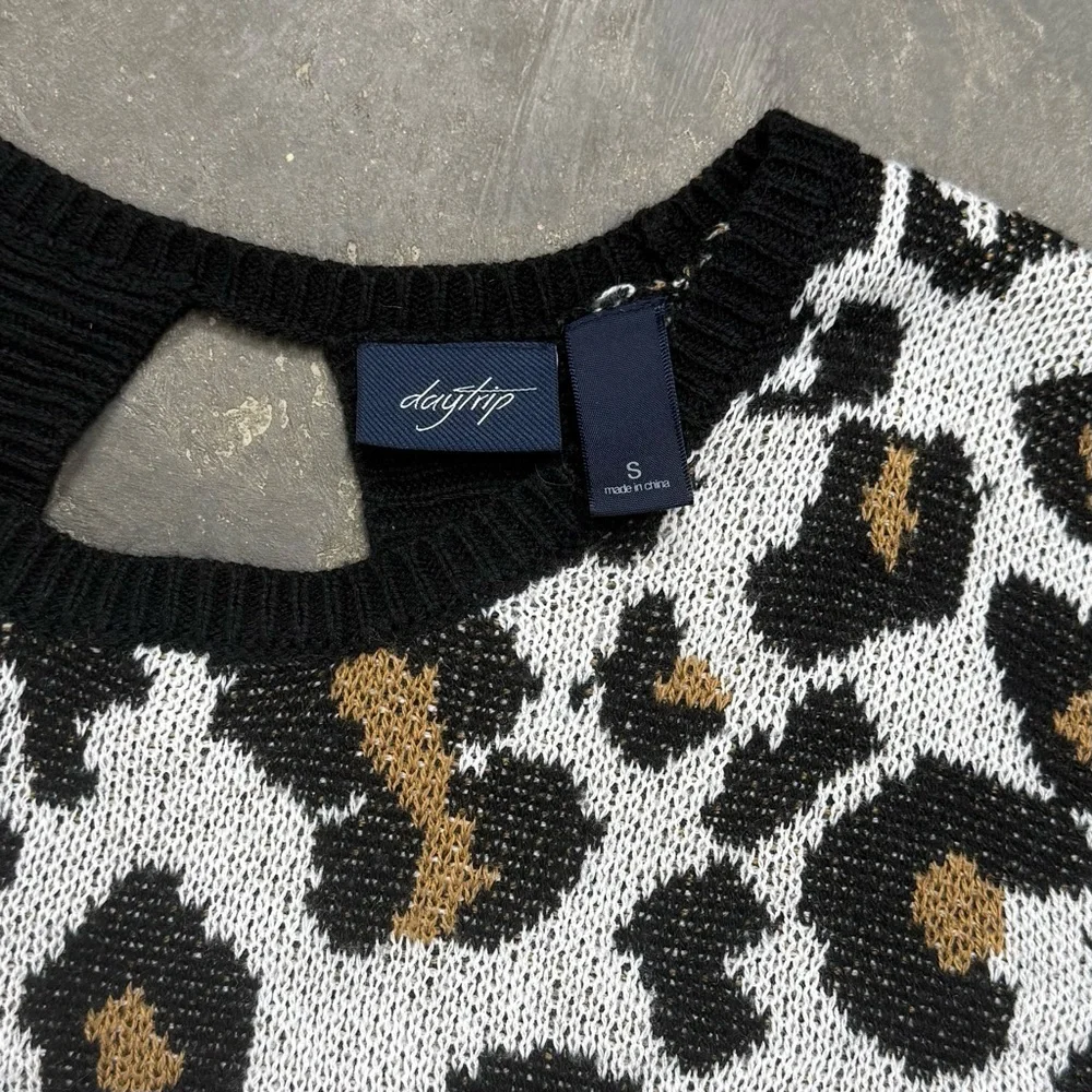 Daytrip Leopard Open Back Knit Sweater Cutout - Picture 3 of 8